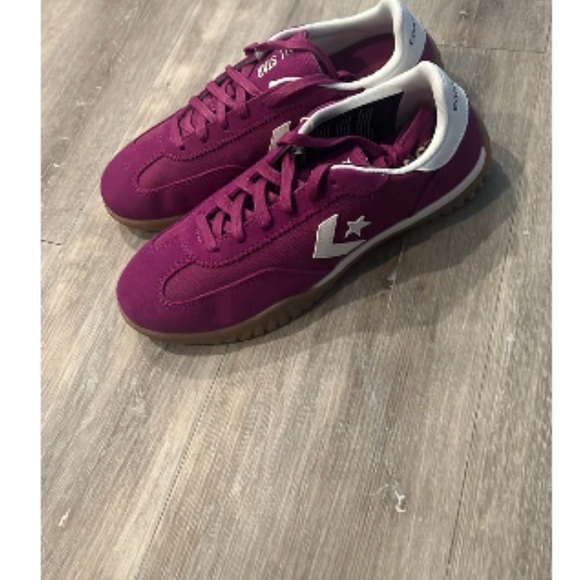 NWOB Women’s Converse Run Star Violet Low-Top Sneakers with White Star Chevron - Picture 3 of 9